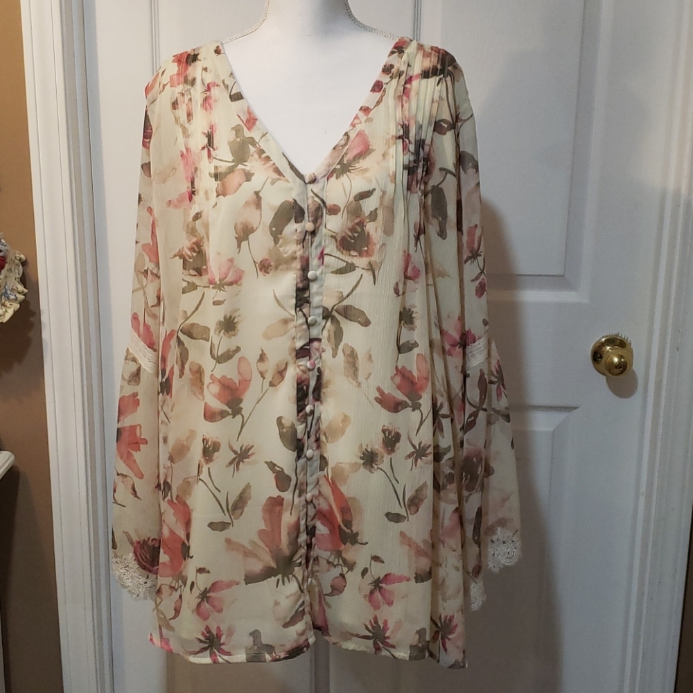 3X /32W Lined Blouse. Roamans